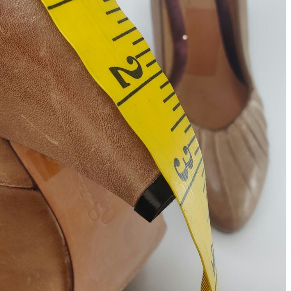 Tan leather pleated heels sz 8.5. Indigo by Clarks - Picture 8 of 9